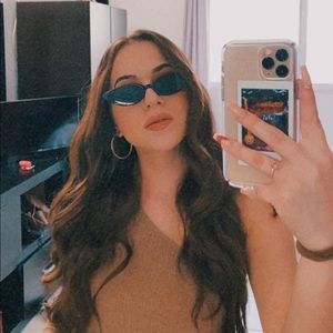 Meet your Posher, Perla